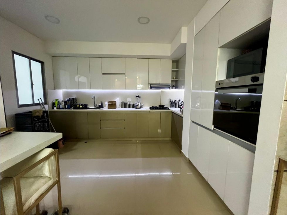 SE VENDE CASA MODERNA EN LA CAMPINA CASI NUEVA — foto 6