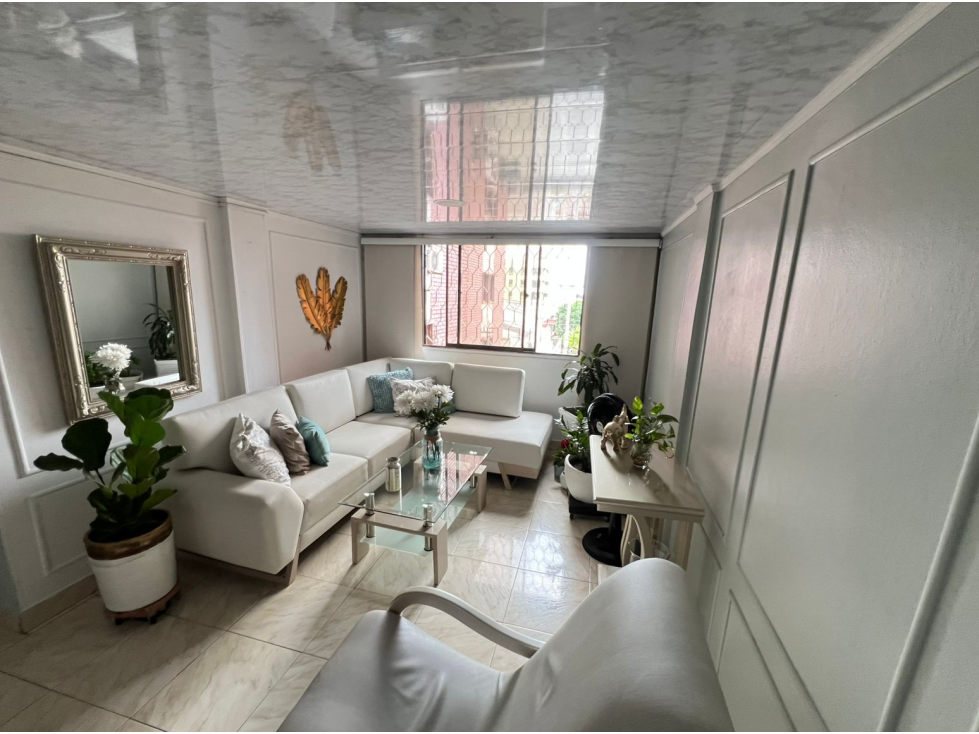 SE VENDE APARTAMENTO REMODELADO EN LAS DELICIAS — foto 2