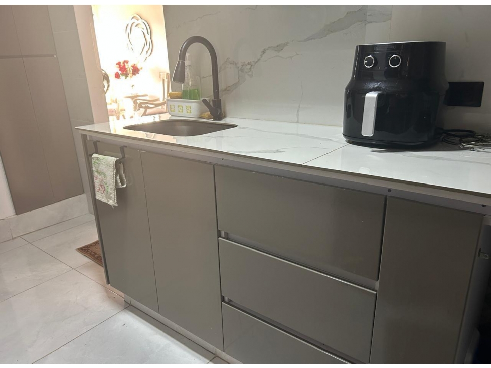 SE VENDE APARTAMENTO REMODELADO EN MIRAMAR 1 PISO — foto 5