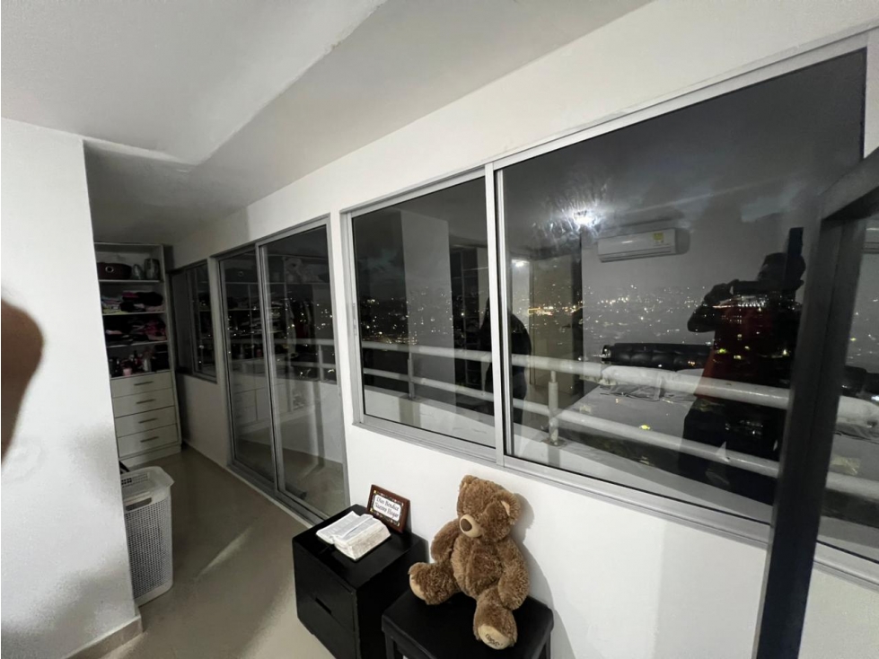 SE VENDE AMPLIO PENTHOUSE EN EL PARAISO — foto 6