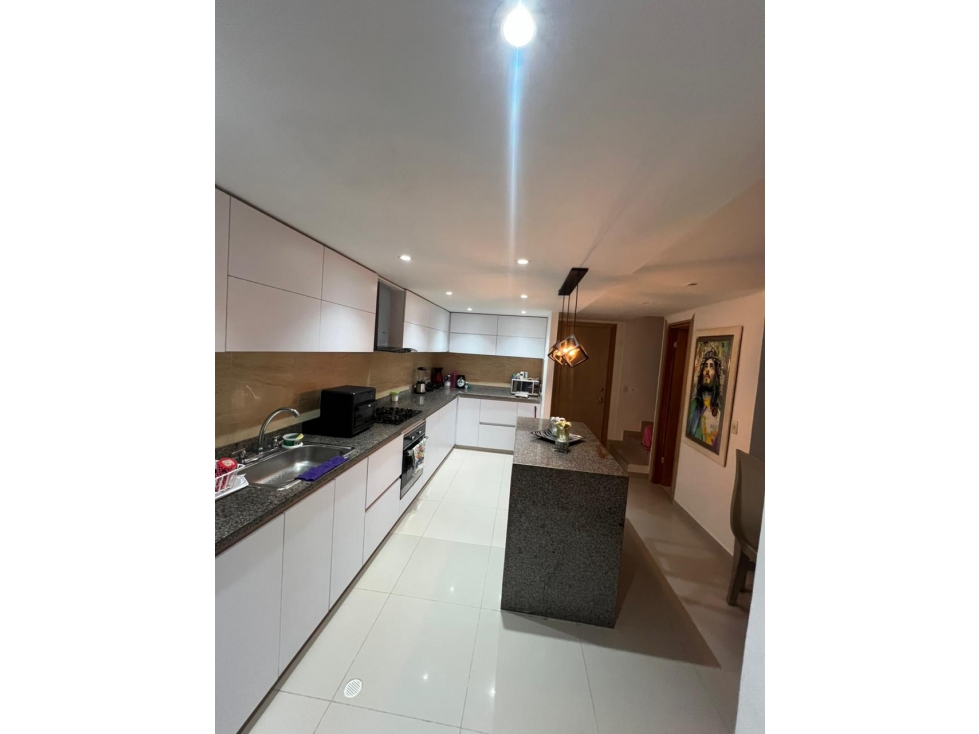 SE VENDE AMPLIO PENTHOUSE EN EL PARAISO — foto 2