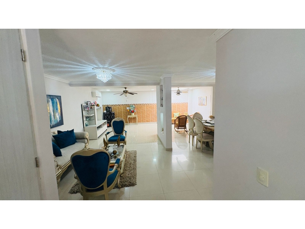 SE VENDE CASA EN LA CASTELLANA AMPLIADA