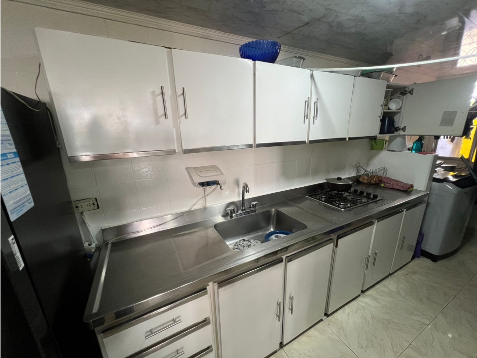 SE VENDE APARTAMENTO REMODELADO EN LAS DELICIAS — foto 6