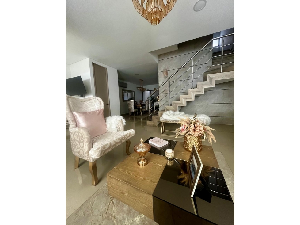 SE VENDE CASA MODERNA EN LA CAMPINA CASI NUEVA — foto 3