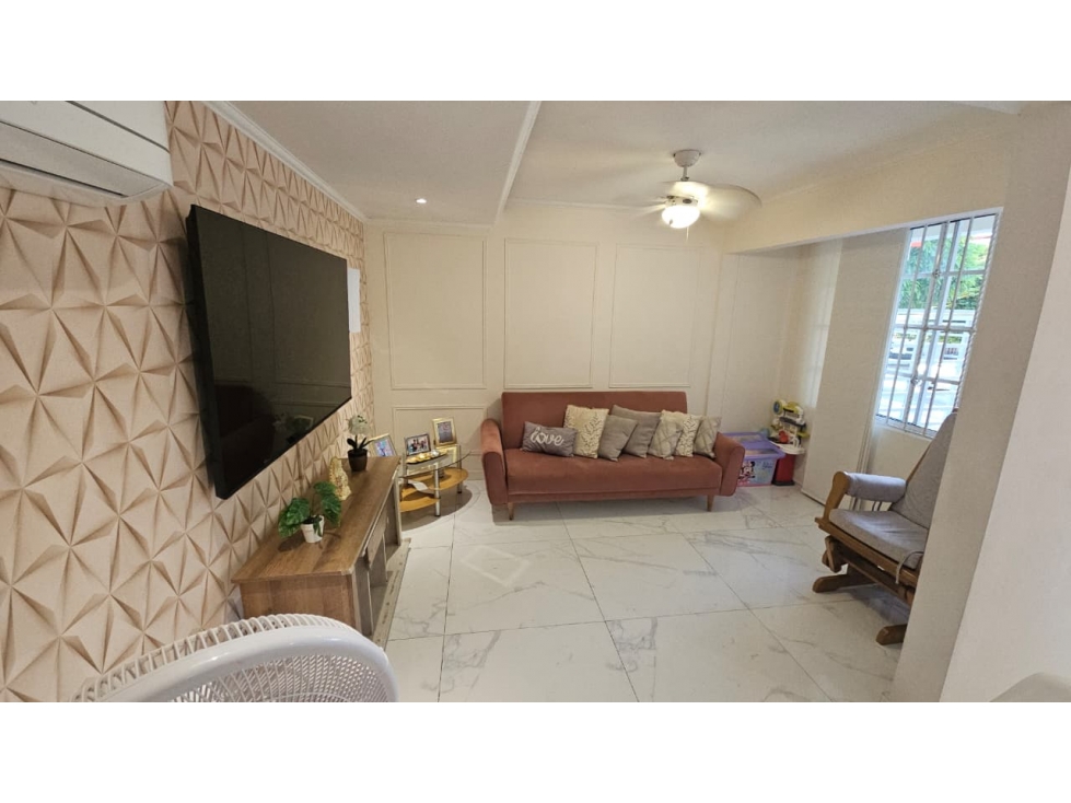SE VENDE CASA INDEPENDIENTE EN MIRAMAR REMODELADA — foto 2