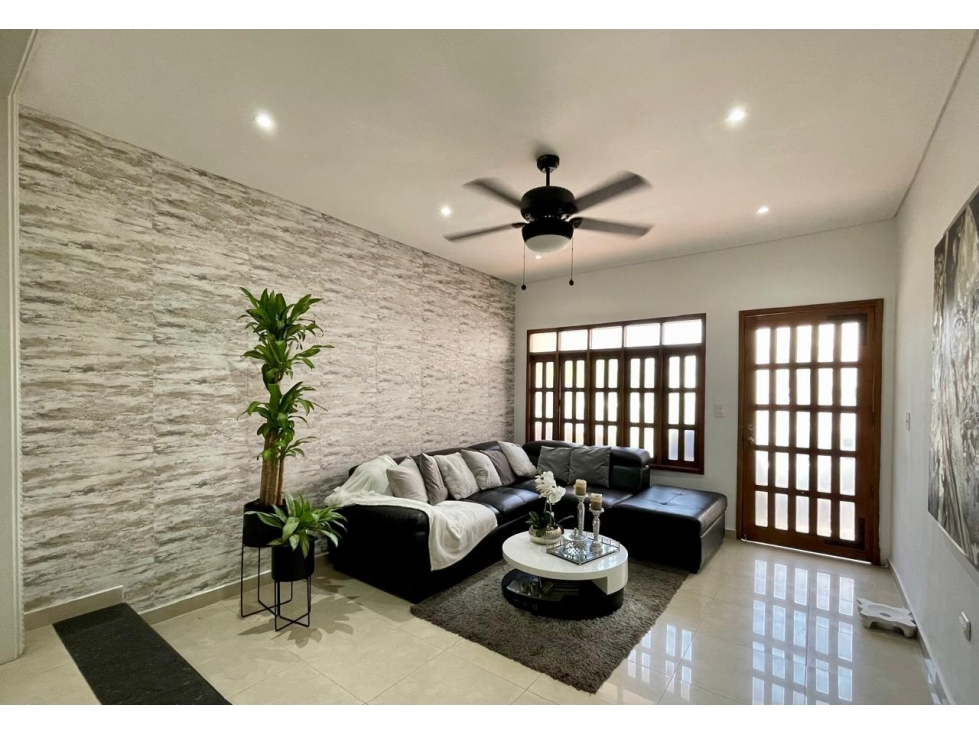 SE VENDE AMPLIA CASA EN CONJUNTO CON PISCINA INTERIOR EN BUENAVISTA — foto 3