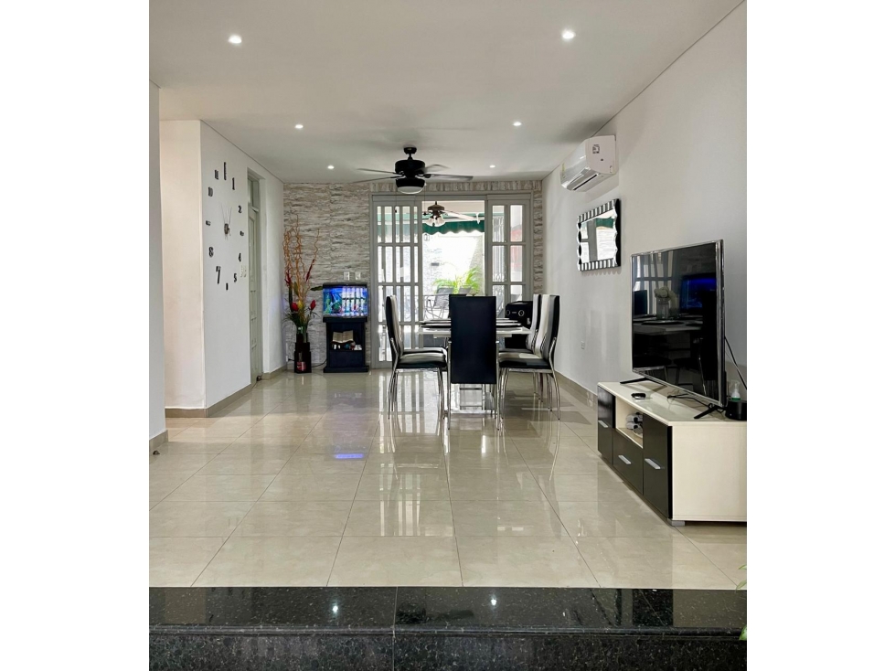 SE VENDE AMPLIA CASA EN CONJUNTO CON PISCINA INTERIOR EN BUENAVISTA — foto 2