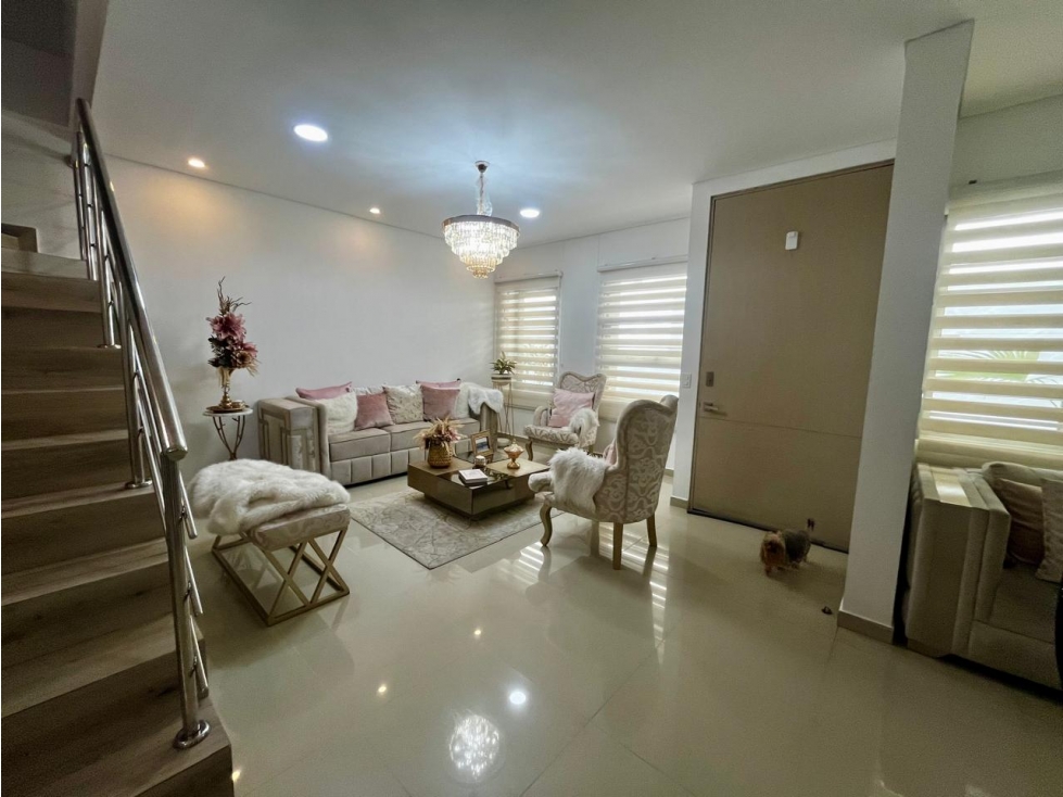 SE VENDE CASA MODERNA EN LA CAMPINA CASI NUEVA — foto 4
