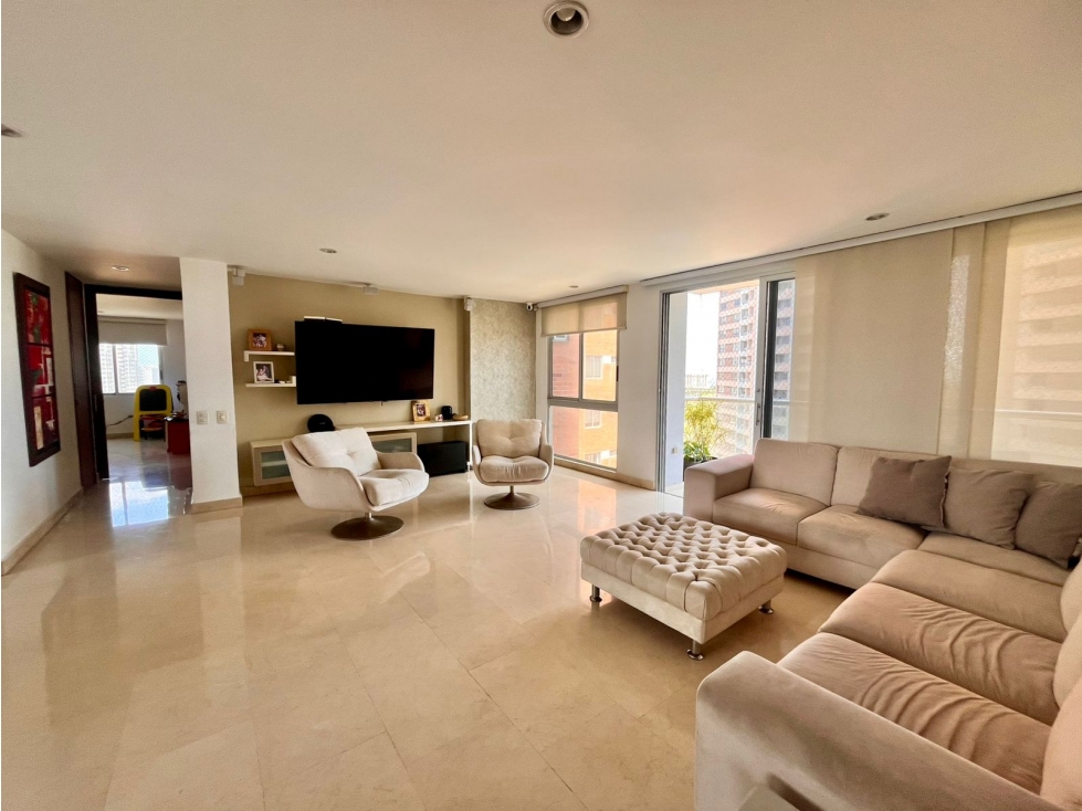 SE VENDE AMPLIO APARTAMENTO EN LA CASTELLANA — foto 2