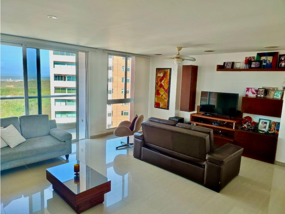 SE VENDE AMPLIO APARTAMENTO EN LA CASTELLANA — foto 2