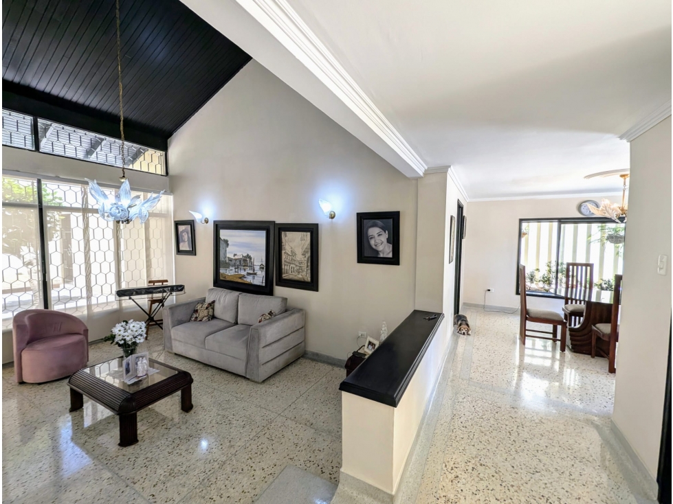 SE VENDE AMPLIA CASA EN VILLA SANTOS