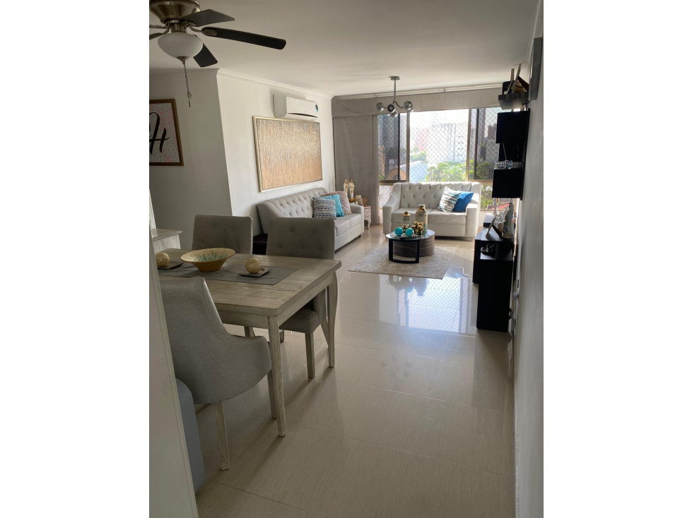 VENDO APARTAMENTO AMPLIO CERCA AL VIVA CENTRO COMERCIAL
