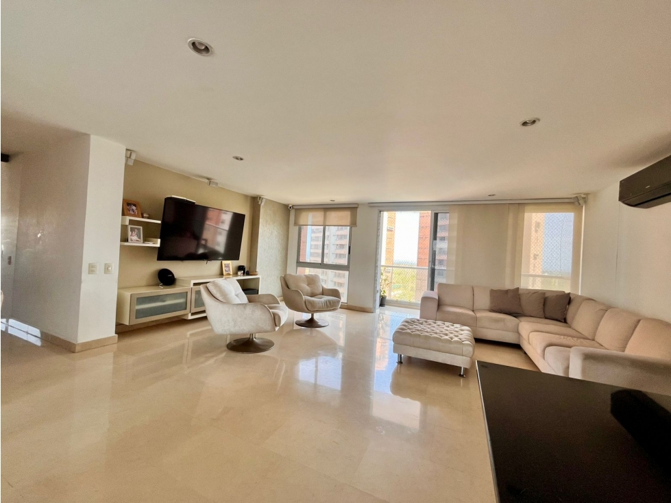 SE VENDE AMPLIO APARTAMENTO EN LA CASTELLANA — foto 3