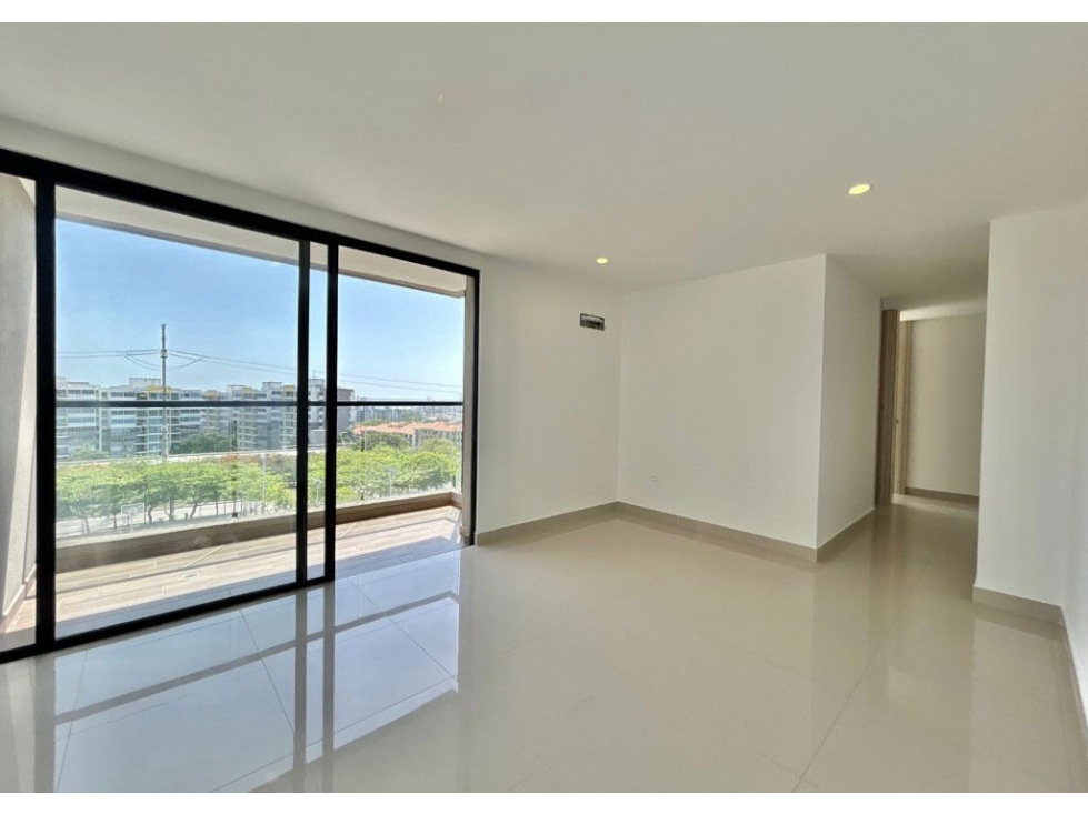 SE VENDE AMPLIO APARTAMENTO CASI NUEVO EN ALTOS DE RIOMAR SOMBRA