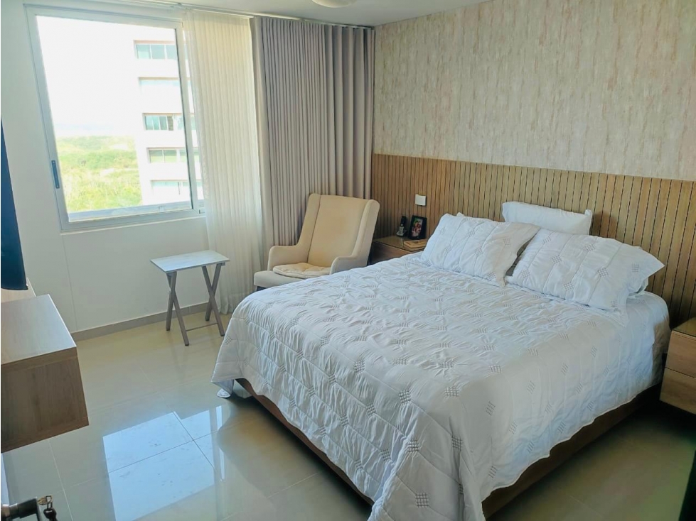 SE VENDE AMPLIO APARTAMENTO EN LA CASTELLANA — foto 5