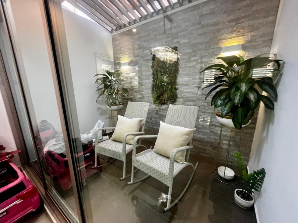 SE VENDE CASA MODERNA EN LA CAMPINA CASI NUEVA — foto 5