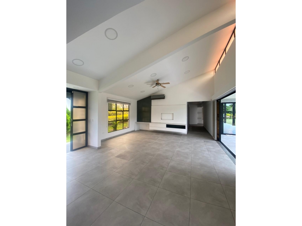 VENTA EXCELENTE CASA DE CAMPO ARMENIA 2000M2. $2'700.000.000