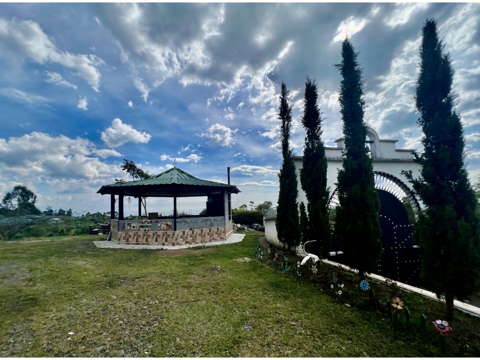 EXTRAORDINARIA CASA DE CAMPO. 12.800 M2 , 700 M2 CONSTRUIDOS. CIRCASIA — foto 5