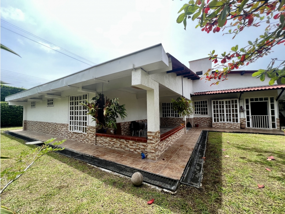 VENTA CASA CAMPESTRE VIA AL AEROPUERTO CON 3 VIVIENDAS — foto 3