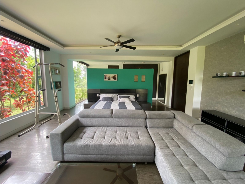 VENTA EXCLUSIVO HOTEL URBANO-RURAL  . Área total: 6.400 m²