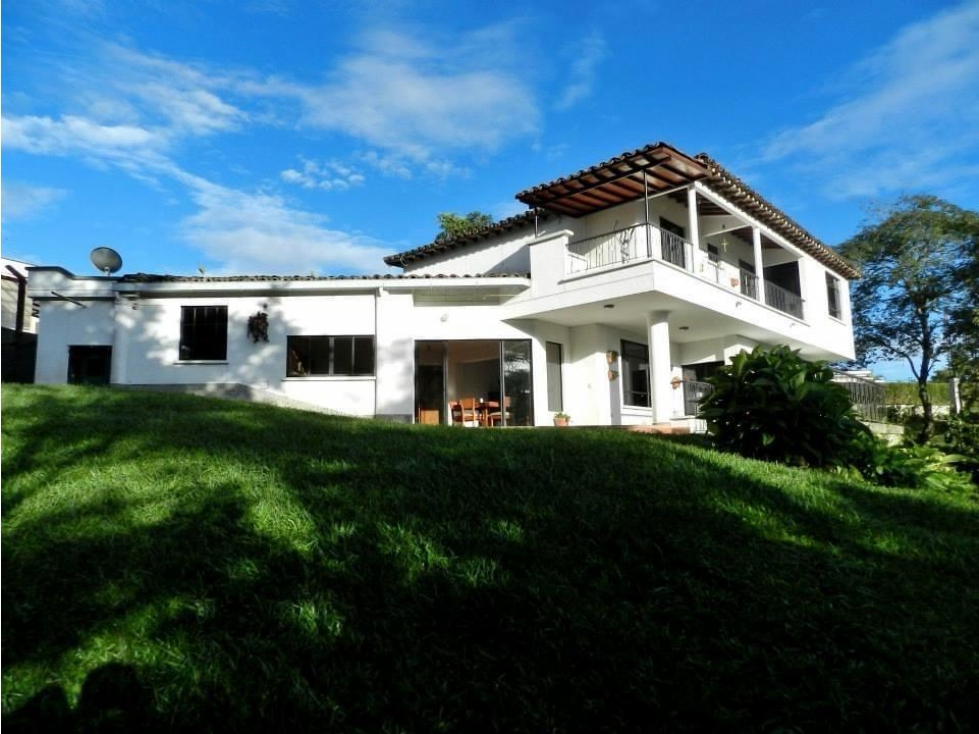 HERMOSA CASA DE CAMPO A 10 MINUTOS DE ARMENIA