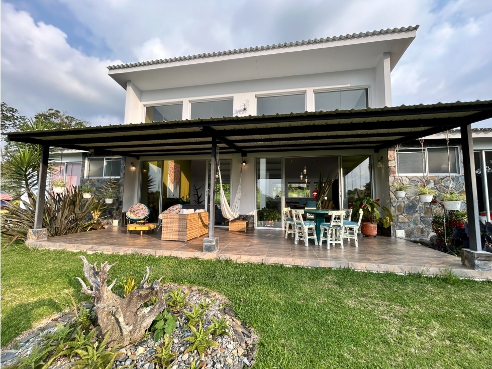 VENTA HERMOSA CASA INDEPENDIENTE A 10 MINUTOS DE ARMENIA
