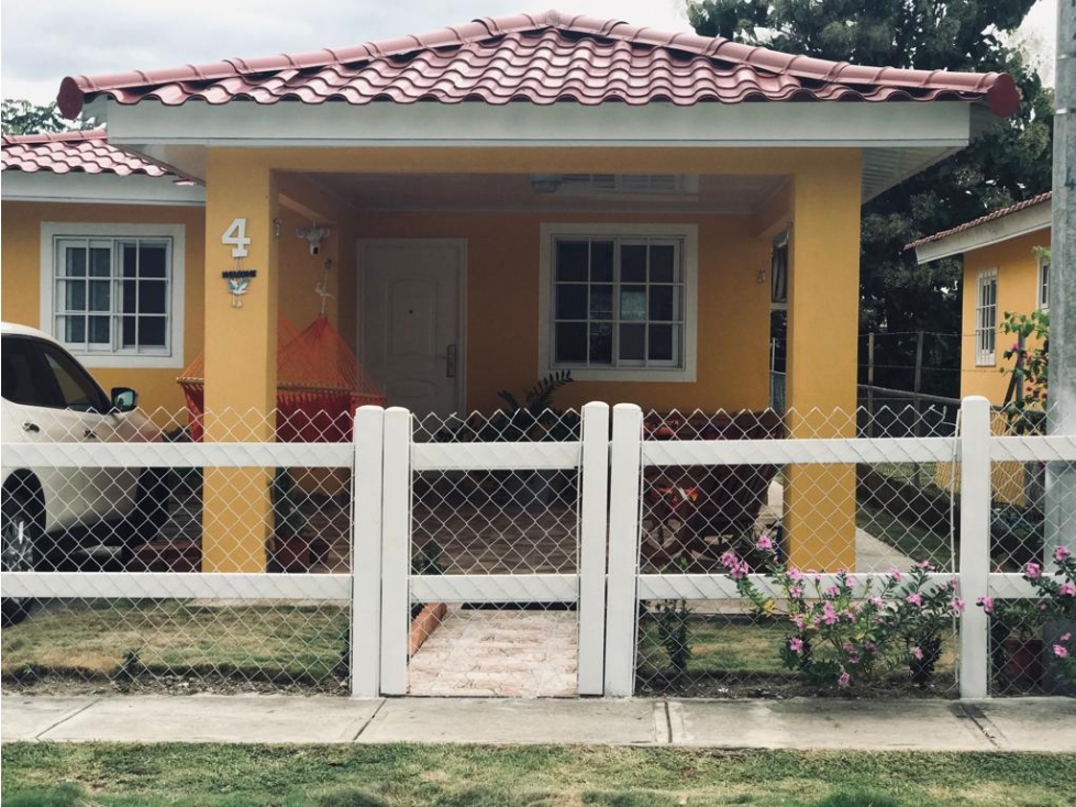 Venta: Casa de 2 recámaras en residencial de Santa Clara, Coclé - 1
