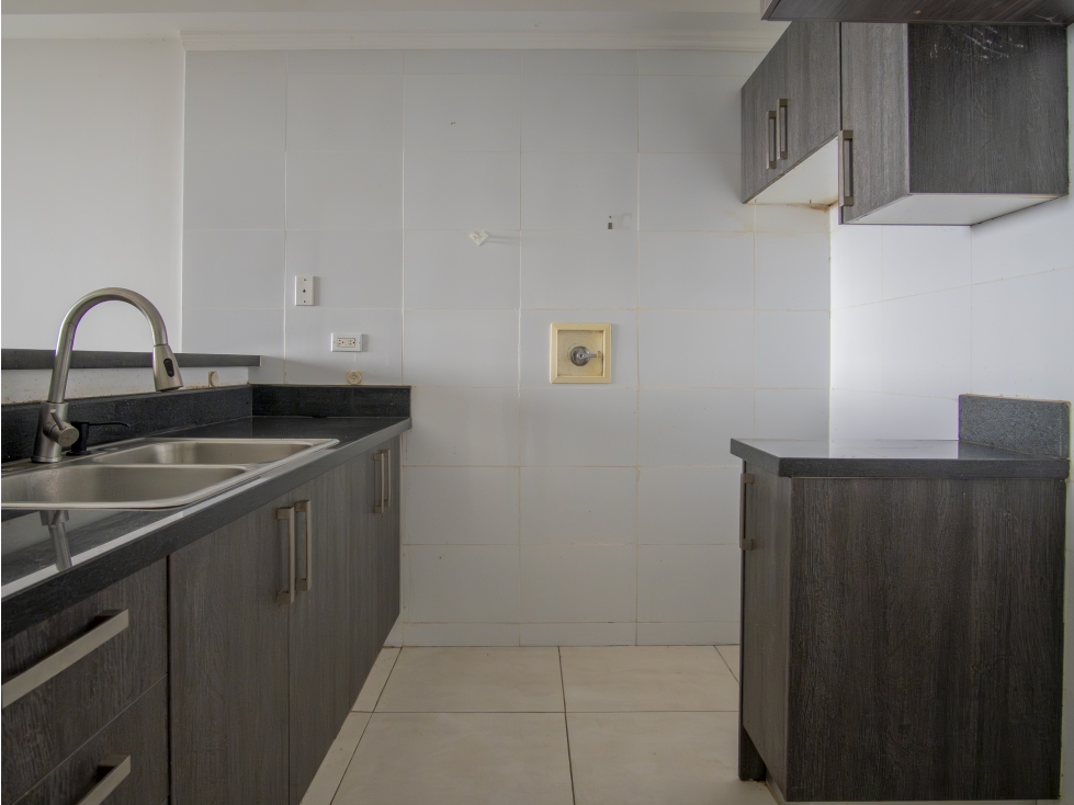 REMATE , VENTA DE APARTAMENTO EN BETANIA , PH SKY POINT. — foto 5
