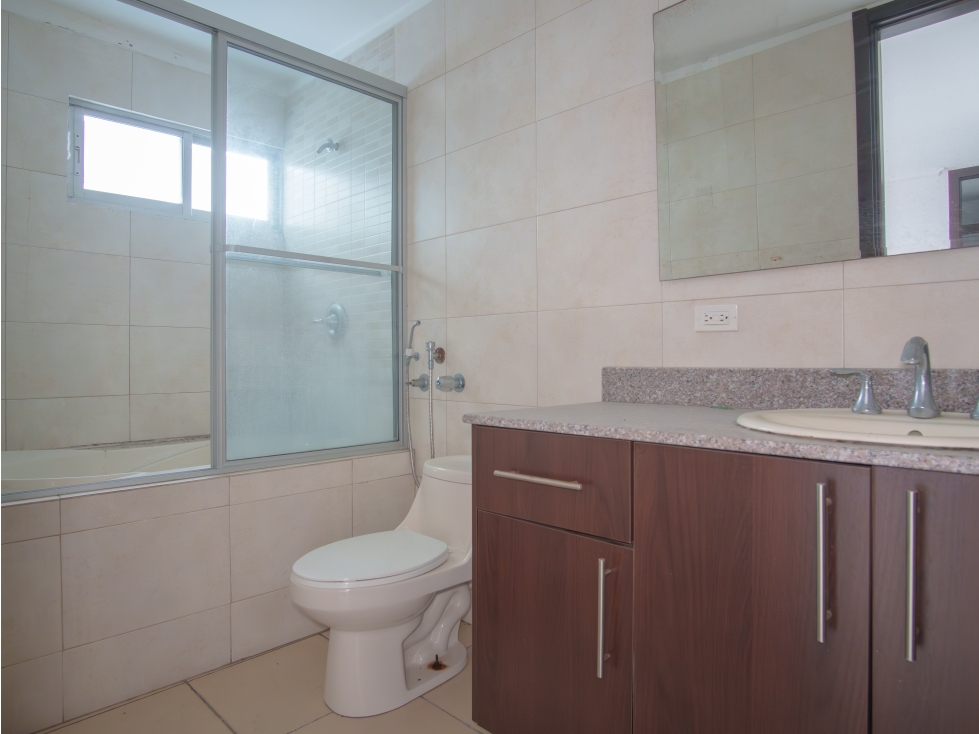 Venta: Reposeído en Constellation Tower — foto 6