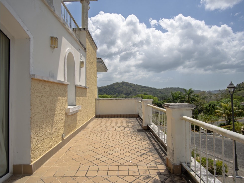 Remate de apartamento tipo townhouses Cocolí, Tucan Country Club — foto 3