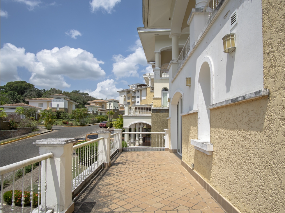 Remate de apartamento tipo townhouses Cocolí, Tucan Country Club — foto 4