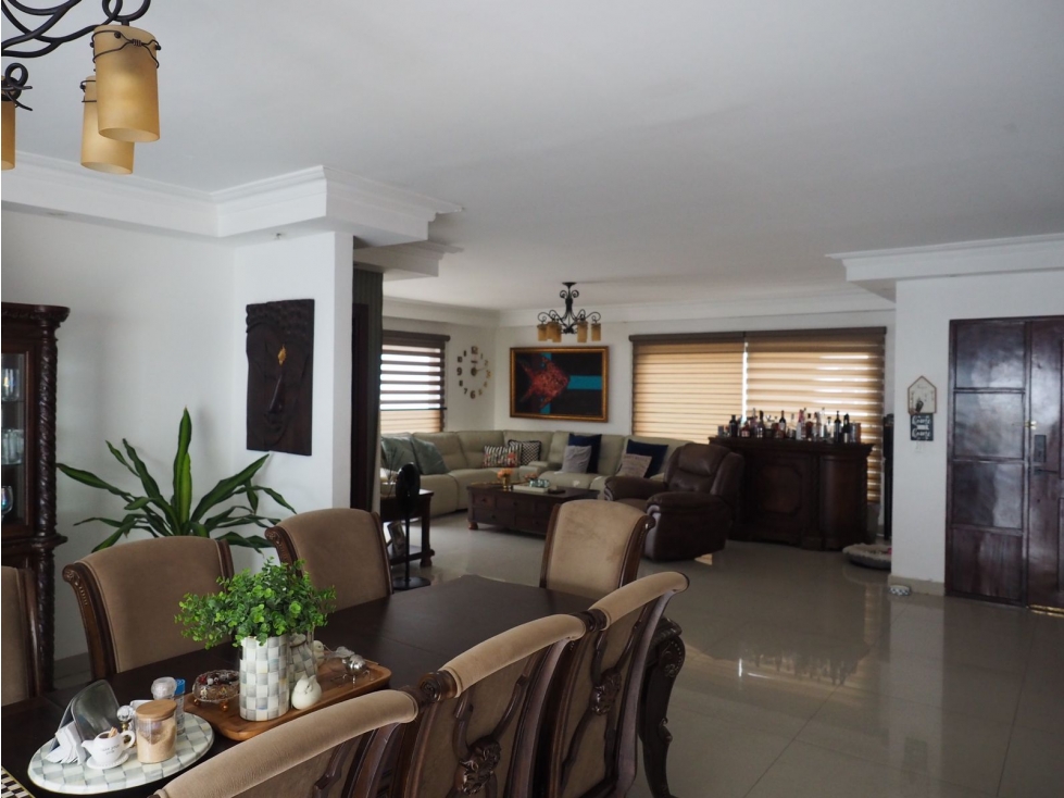 Venta y Alquiler: Casa en Altos del Golf