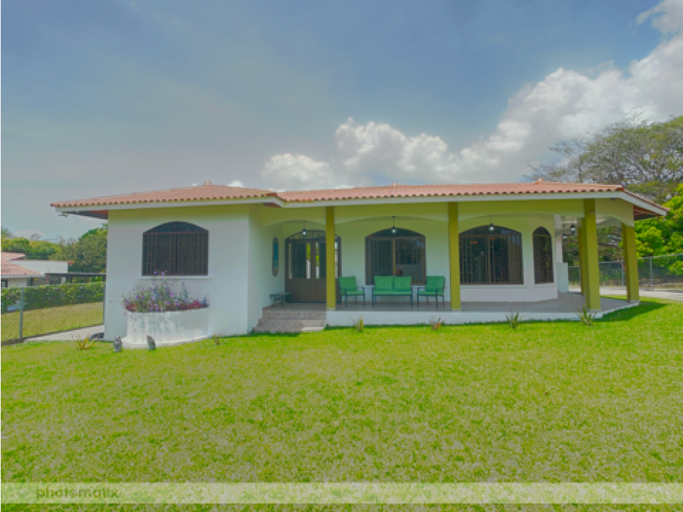 Venta: Amplia y hermosa casa en Santa Clara, Coclé - 1