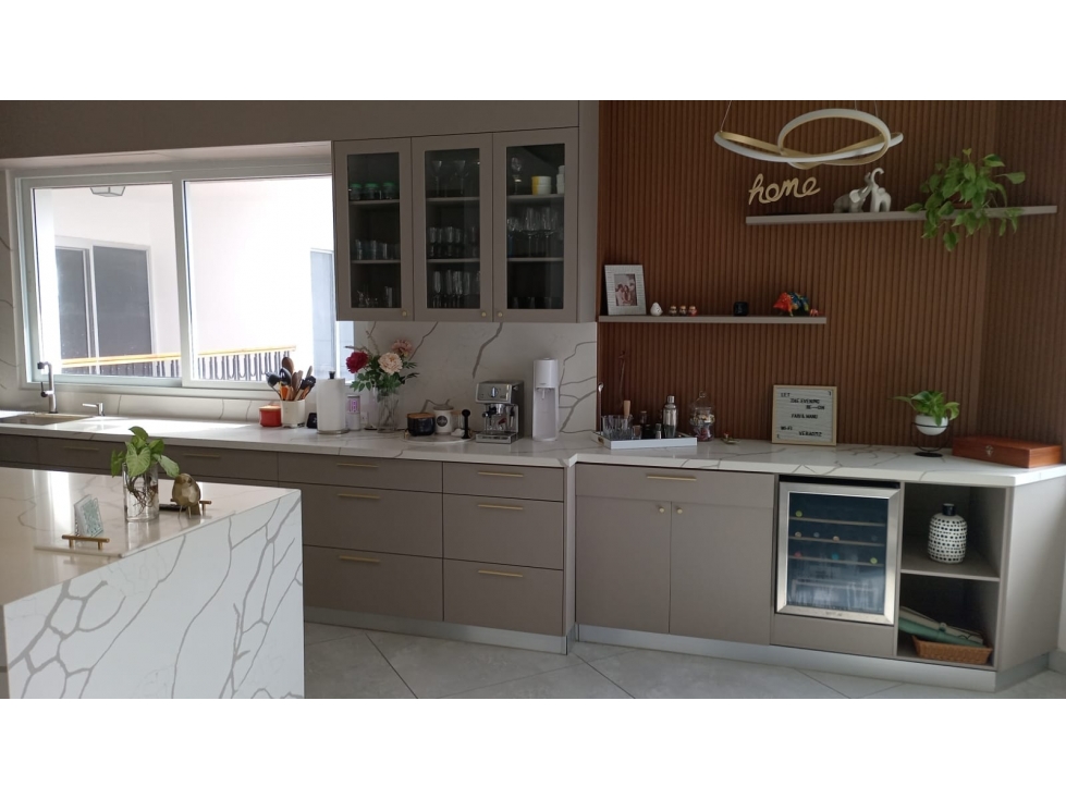 Venta de Casa con 3 pisos en Hato Pintado - 6