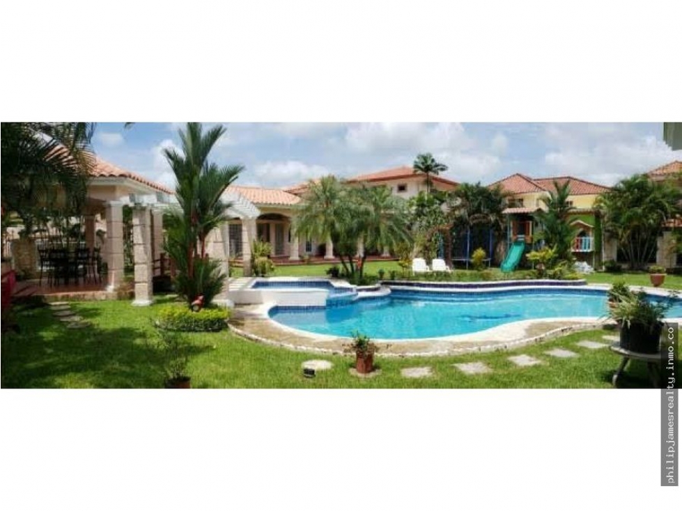 Venta: Hermosa casa en Colonias Fuente del Fresno, Condado del Rey