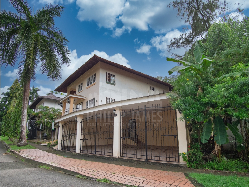 Venta de Casa con piscina en Albrook