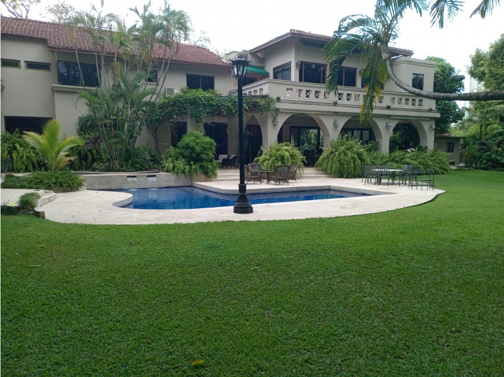 Venta y Alquiler de Casa en Altos del Golf