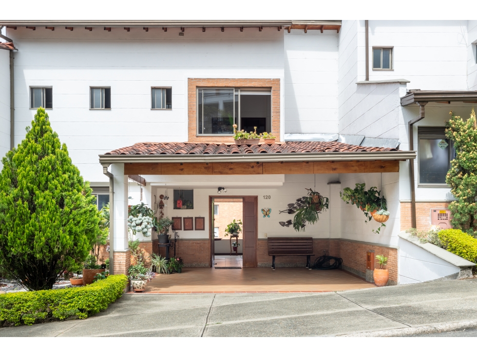 Hermosa casa para la venta en Envigado sector Terracina - 1