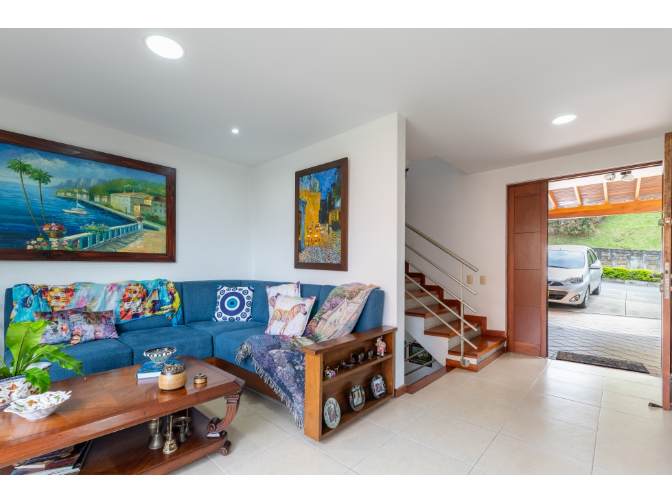 Hermosa casa para la venta en Envigado sector Terracina - 4