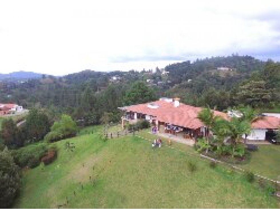 Casa en Venta en Envigado, Alto de las Palmas - 1