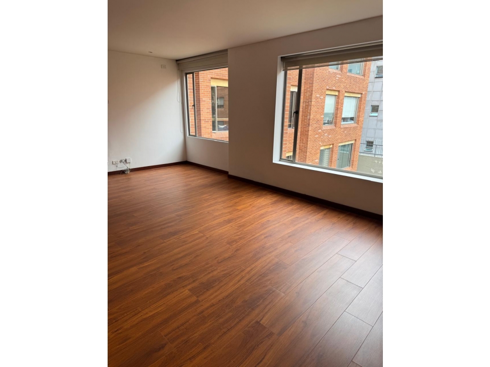 ARRIENDO APARTAMENTO CHICO RESERVADO — foto 2
