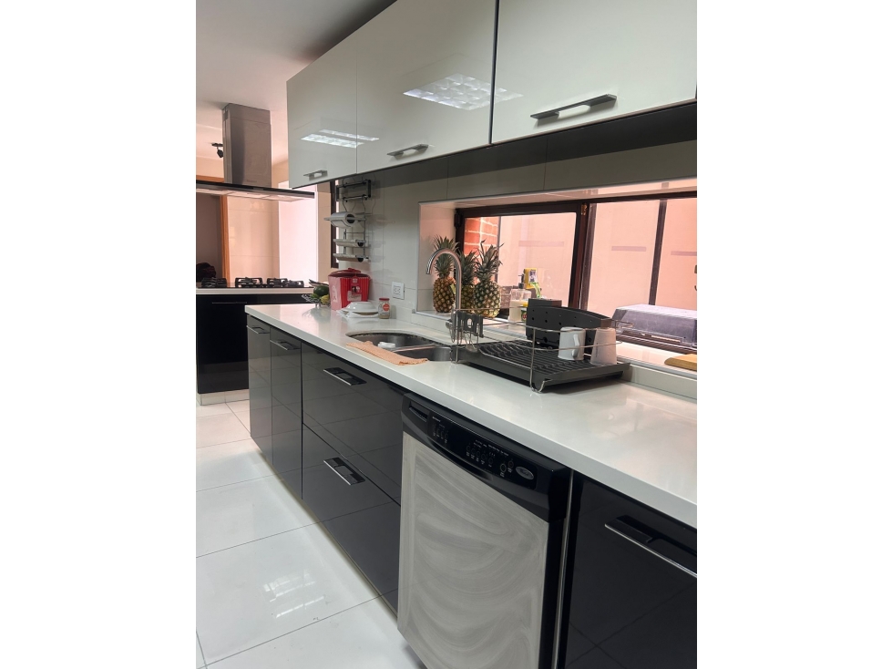 APARTAMENTO EN VENTA Y RENTA LA CAROLINA 250MT2, 4HAB, 5B, 3P