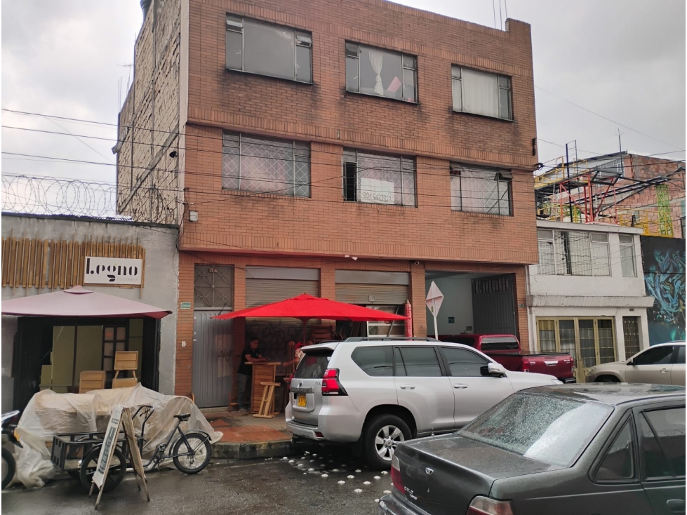 Venta de Casa Local en el 12 de ocubre, 2 locales 2 aptamentos