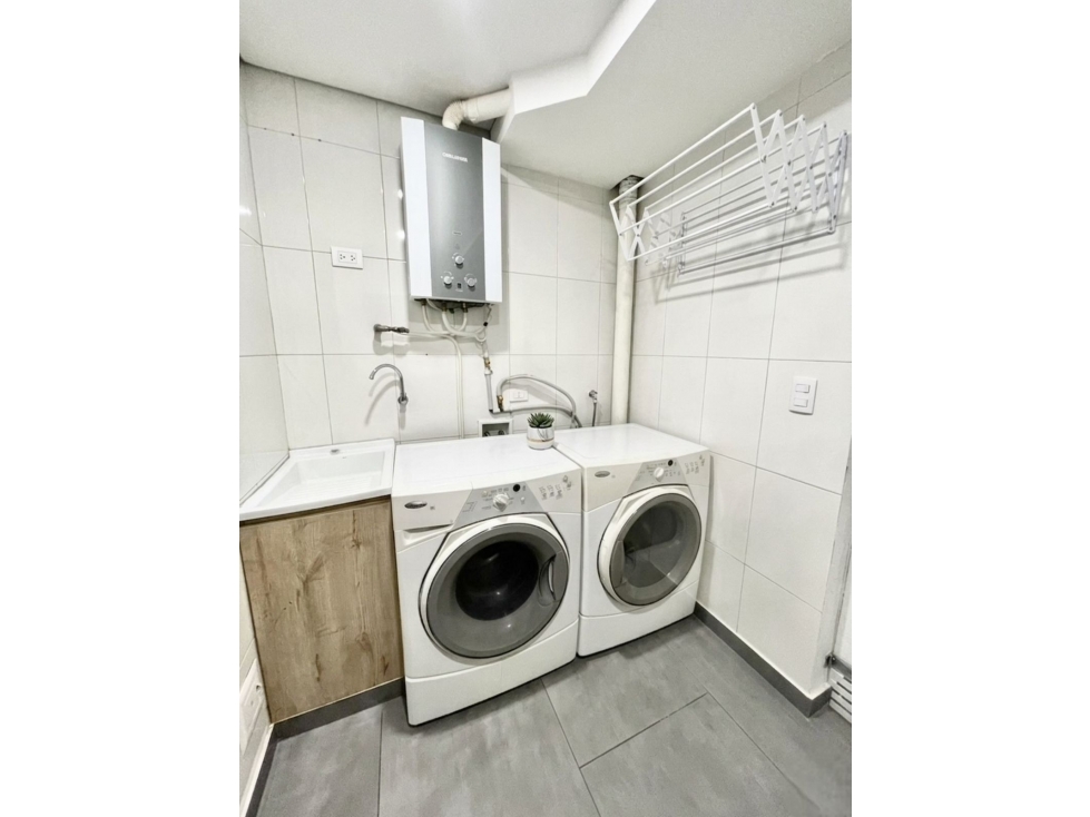 ESTA BELLESURA DE APTO. REMODELADO A LA VENTA EN ROSALES BAJO — foto 5