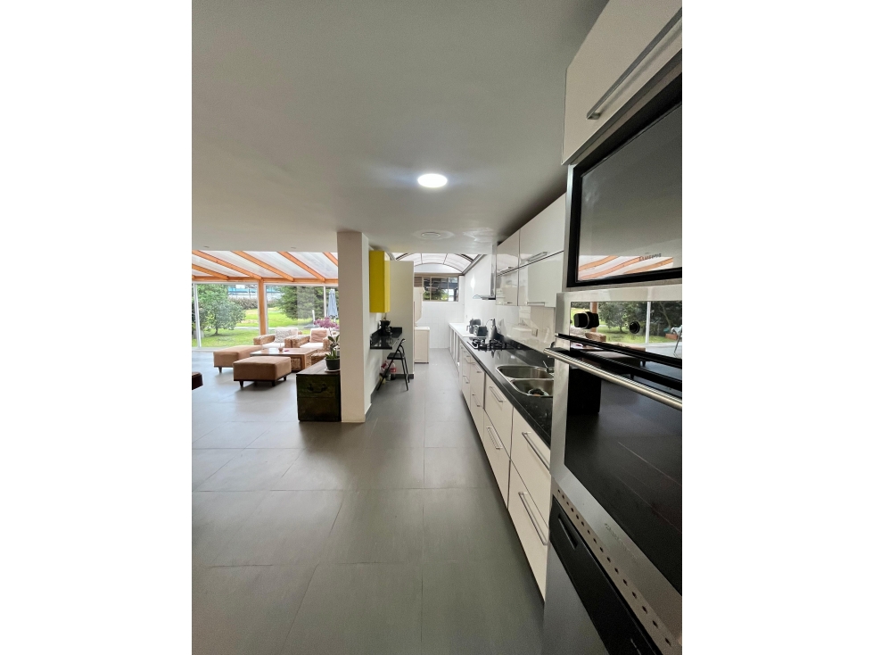 Casa en venta de 3 niveles en San José de Bavaria, conjunto cerrado — foto 2