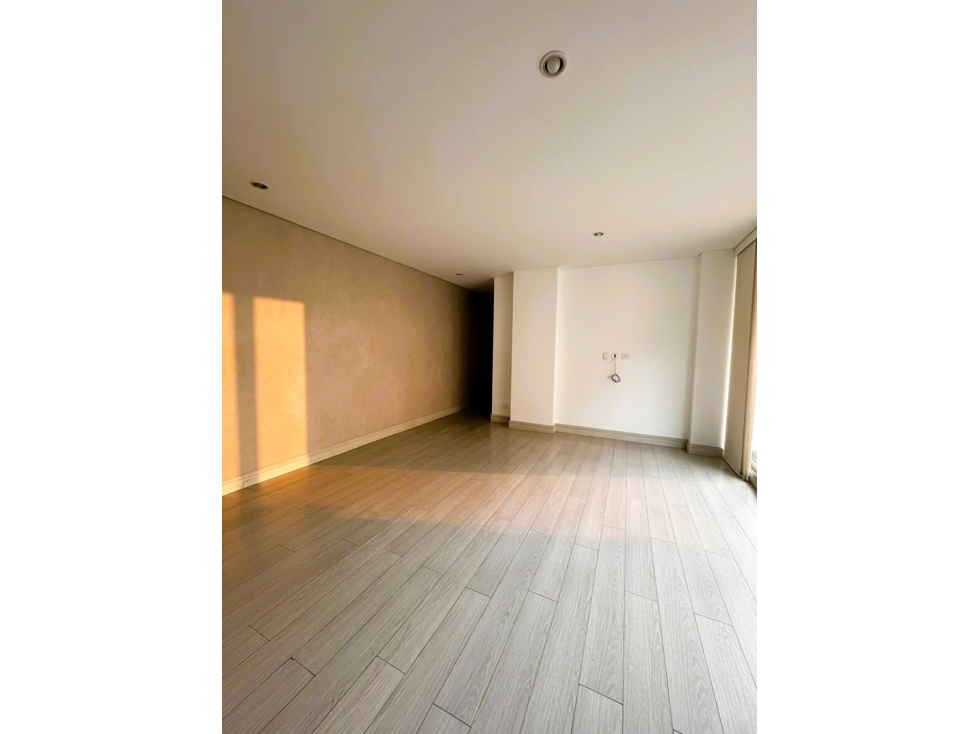Se VENDE apartamento con balcón y terraza en el CHICO — foto 2