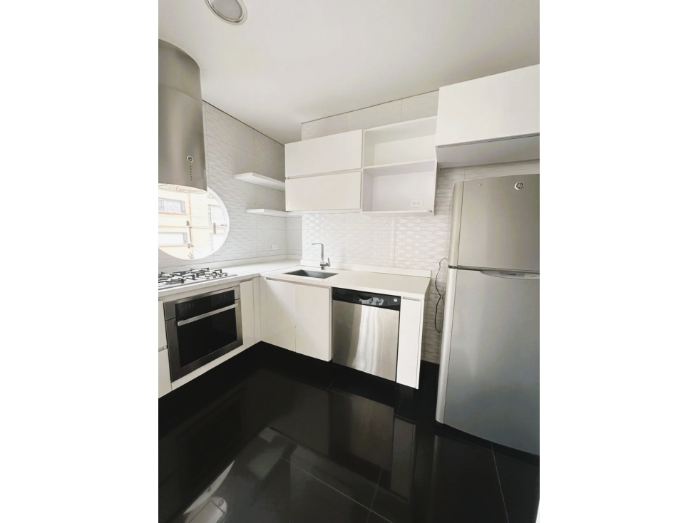 Se VENDE apartamento con balcón y terraza en el CHICO — foto 3