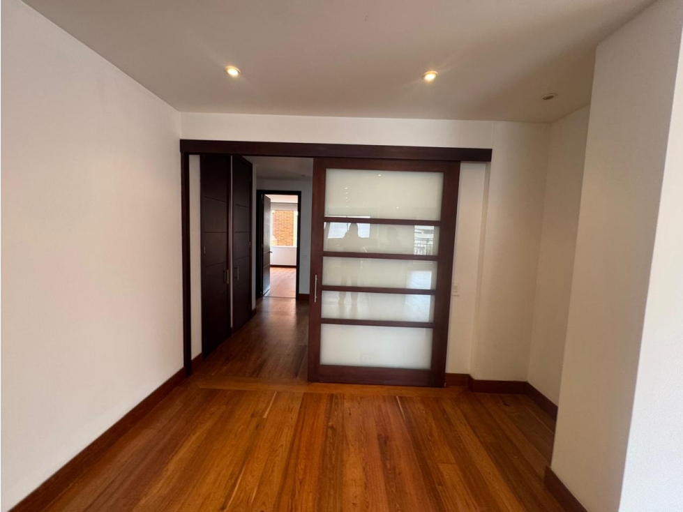 ARRIENDO APARTAMENTO CHICO RESERVADO — foto 3