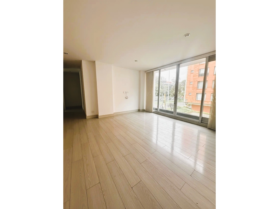 Se VENDE apartamento con balcón y terraza en el CHICO — foto 6