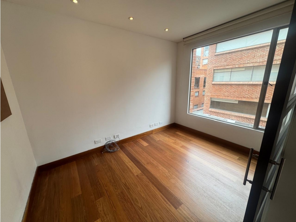 ARRIENDO APARTAMENTO CHICO RESERVADO — foto 4